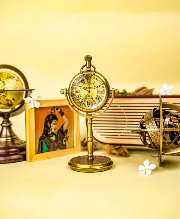 Antiqula_Magnus_6.2_Vintage_Brass_Desk_Clock_With_Engraved_Quote
